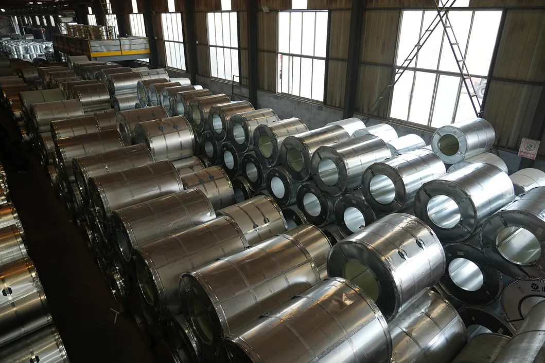 304 316 316L 201 ASTM  Spessore 0,25-100mm Acciaio Inossidabile ad alta resistenza alla corrosione Bobina 316 per laminazione Larghezza 450-680mm 1